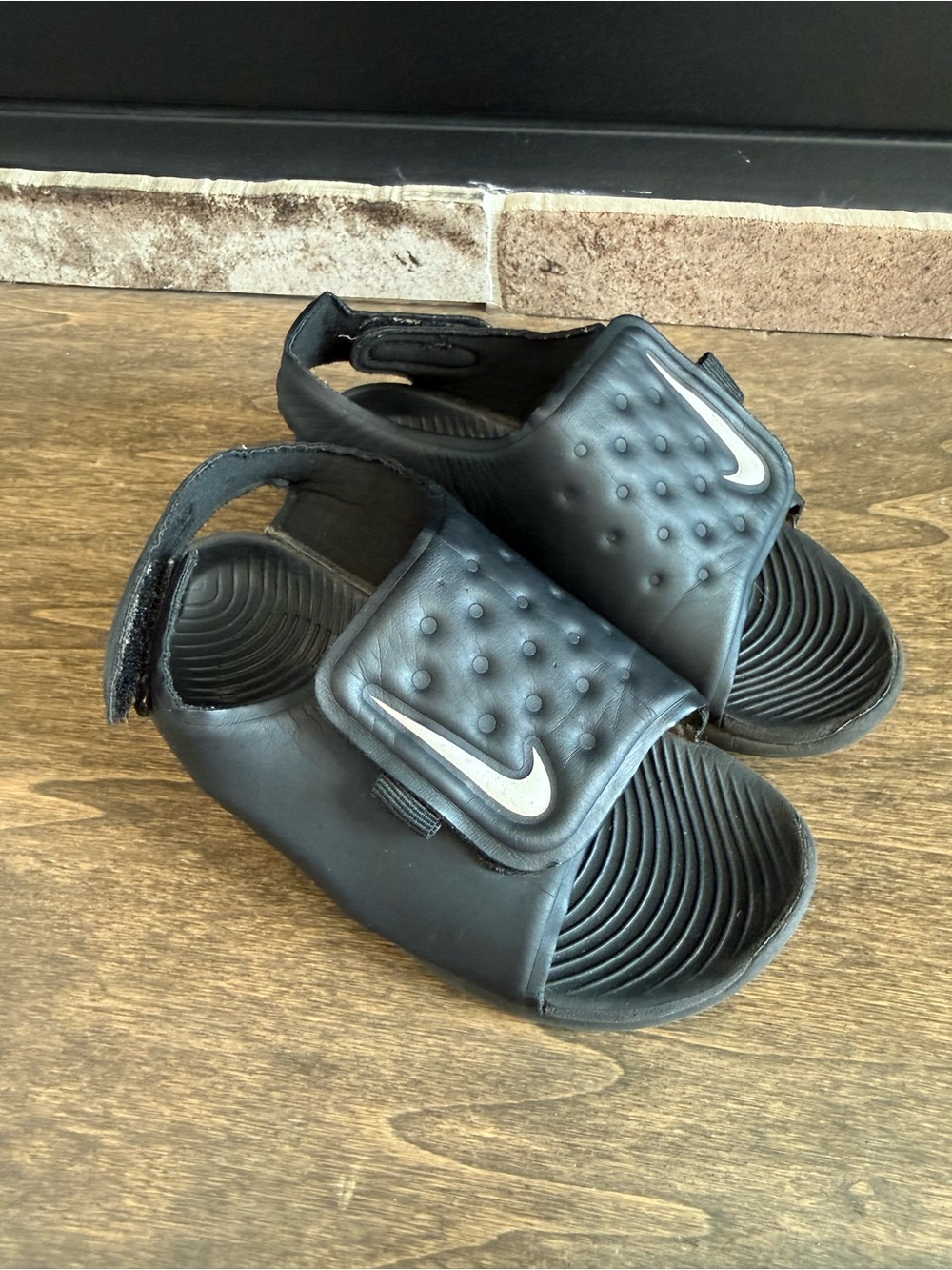 Nike Sunray Adjust 5 V2 Kids Slide Sandal Black US 9C AJ9077-001